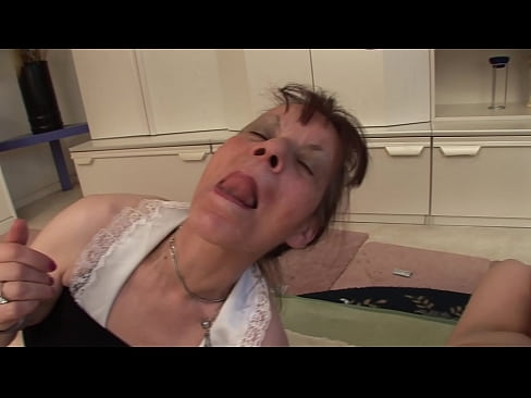 ❤️ Twee oumas en een oupa het 'n drietal ❤ Russiese pornografie by ons af.fullsexmovs.ru ﹏